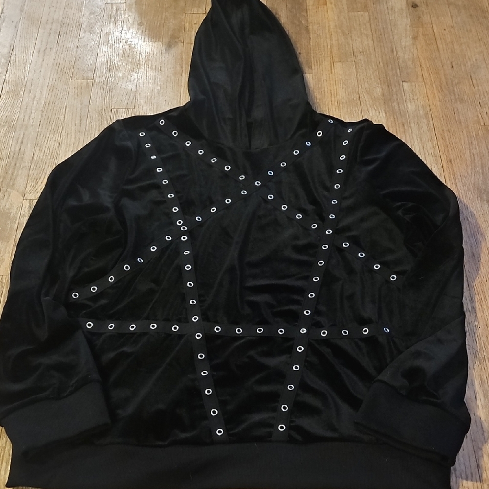 ROMWE Black Apparel with Grommet Accent